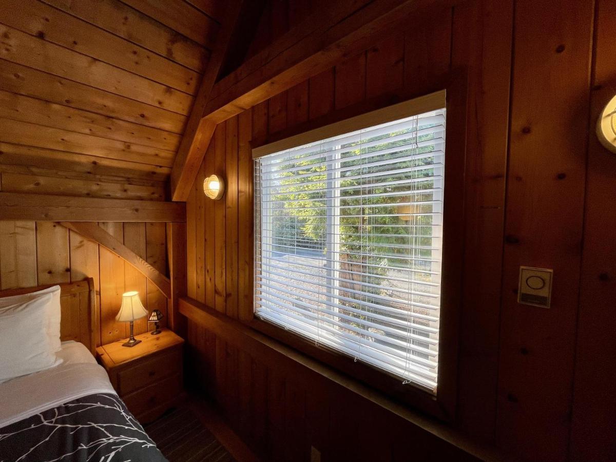 Waterfront Timber Frame Cottage! Ucluelet Exterior foto