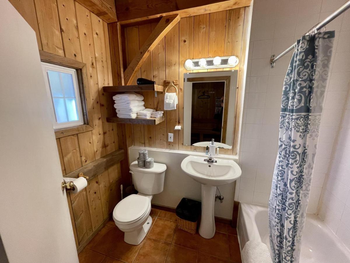 Waterfront Timber Frame Cottage! Ucluelet Exterior foto
