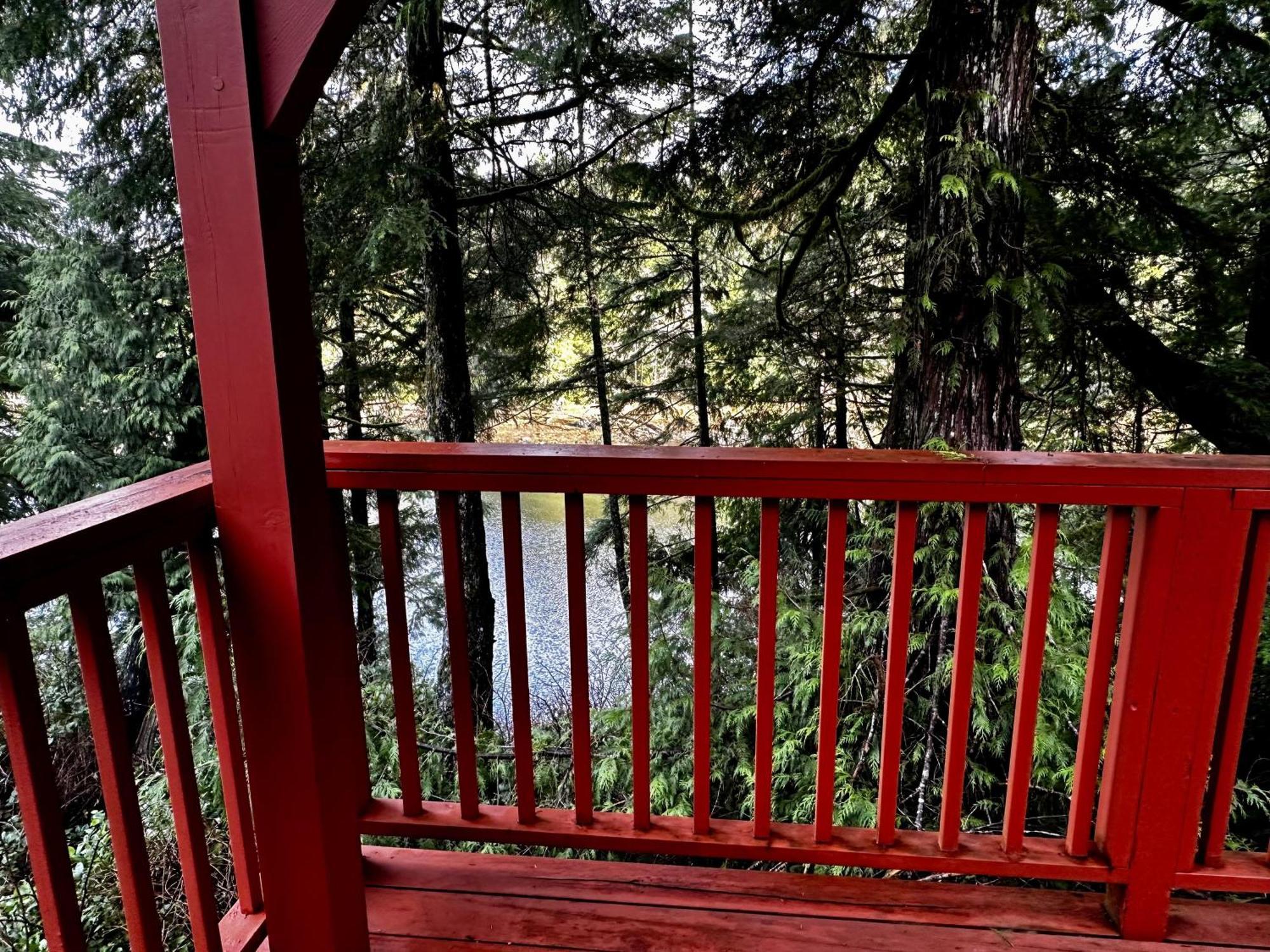 Waterfront Timber Frame Cottage! Ucluelet Exterior foto